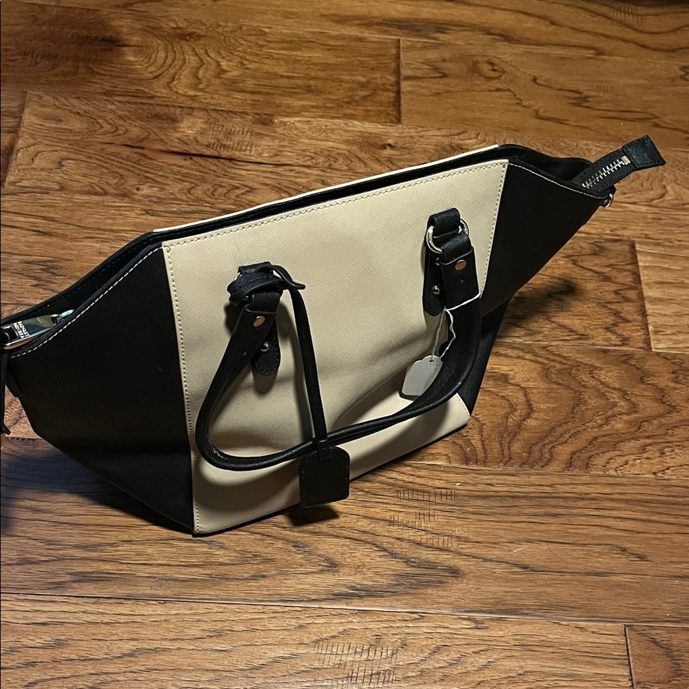 Badgley Mischka 
Stylish Black and Cream Handbag